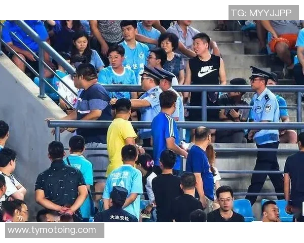 足球队长转战篮球场展现帅气风采引发热议